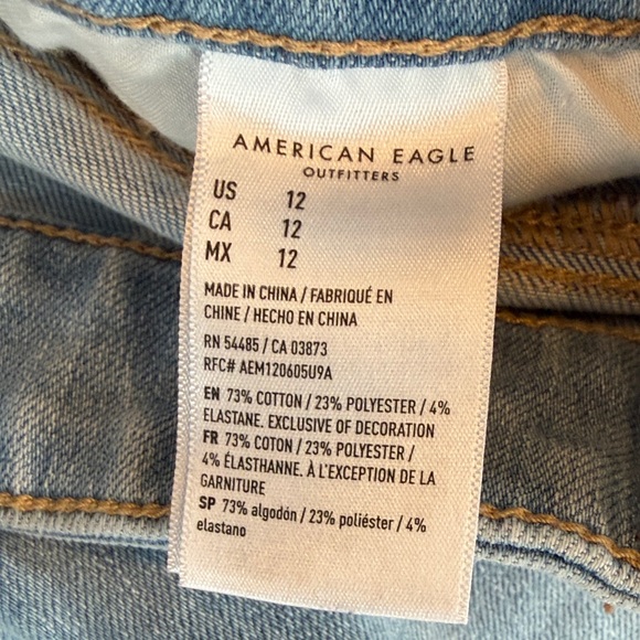 American Eagle The Dream Short Light Wash Distressed Denim Shorts. Jeans Size 12 - Picture 5 of 5